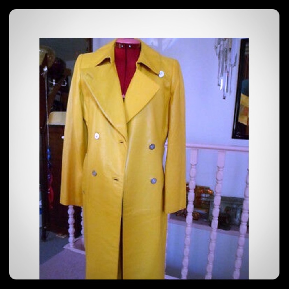 Oscar De La Renta butter leather trench